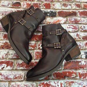 * David Tate brown leather ankle boots with stud detail made in Italy